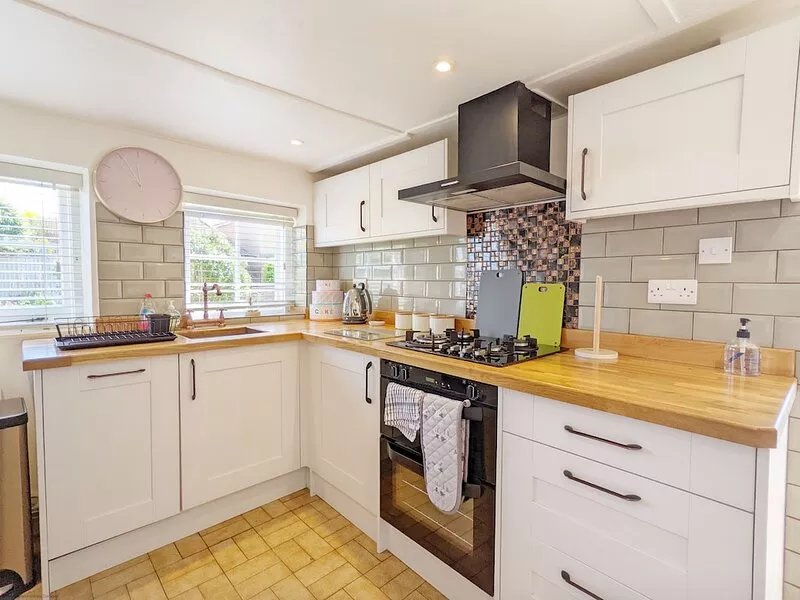 Lambournes - sleeps 4 guests  in 2 bedrooms