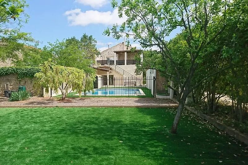 Gîte, 102 m2, large private terrace.  Swimming pool/parking area on the