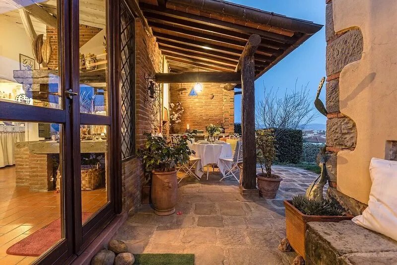 ROSYABATE COTTAGE with Private Garden and views between Lucca and Pistoia