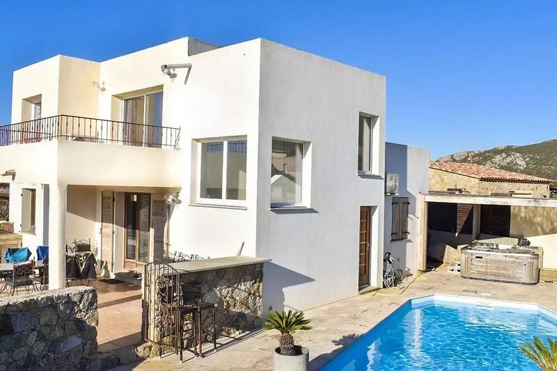 SEASIDE HOUSE WITH POOL AND SPA SANT AMBROGGIO