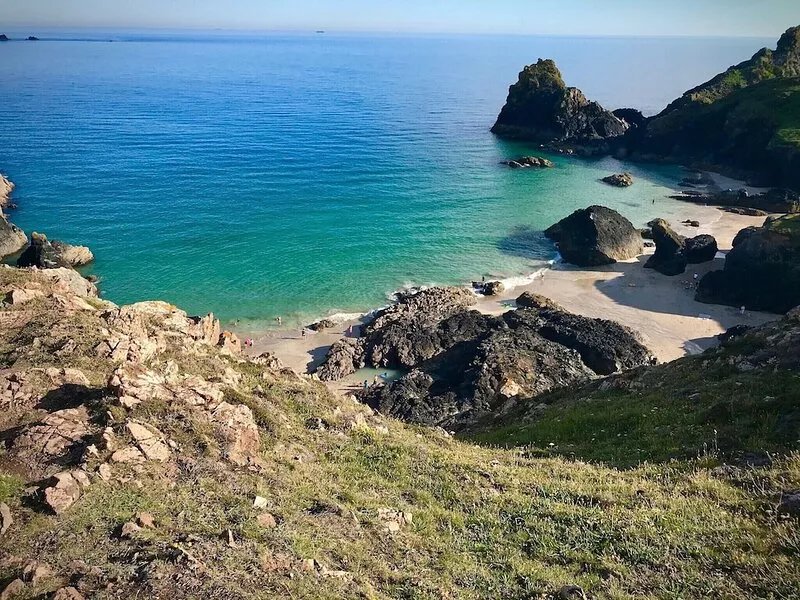 Coastal cottage - sea views on coast path, amazing local beaches, The Lizard