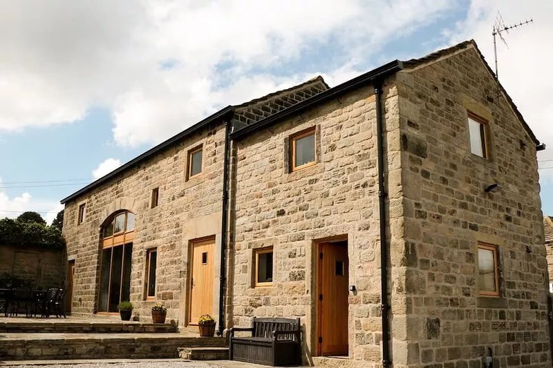 STONEYCROFT BARN, family friendly, with a garden in Midhopestones