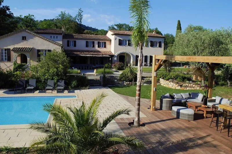 Superb renovated Mas provençal - 11 bedrooms - sleeps 20 - near Cannes - France