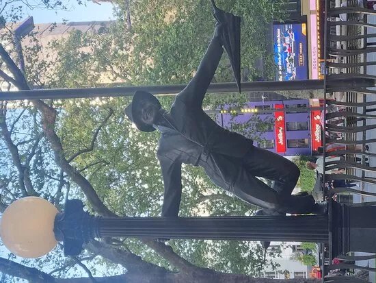 Gene Kelly Statue