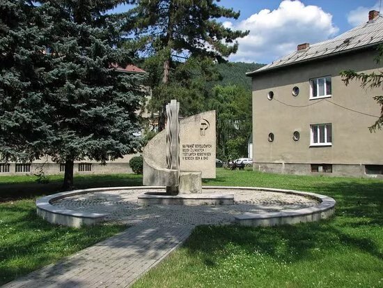 Busta Na pamat revolucnych bojov