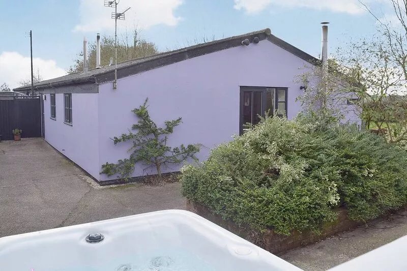 2 bedroom accommodation in Debenham, near Framlingham