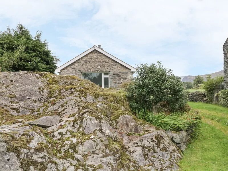 ROCK COTTAGE, character holiday cottage, with open fire in Keswick