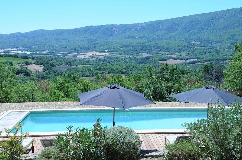 Bastide closed to village, wonderful view on the Grand Lubéron