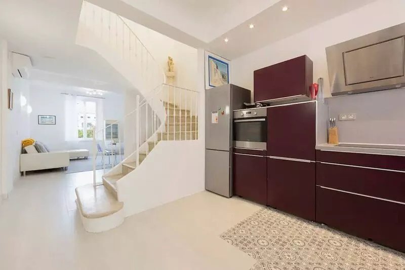 Hyper Centre ANTIBES town house air-conditioned 100 m2 & terrace 20m2