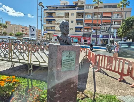 Yamil Omar Walls Statue