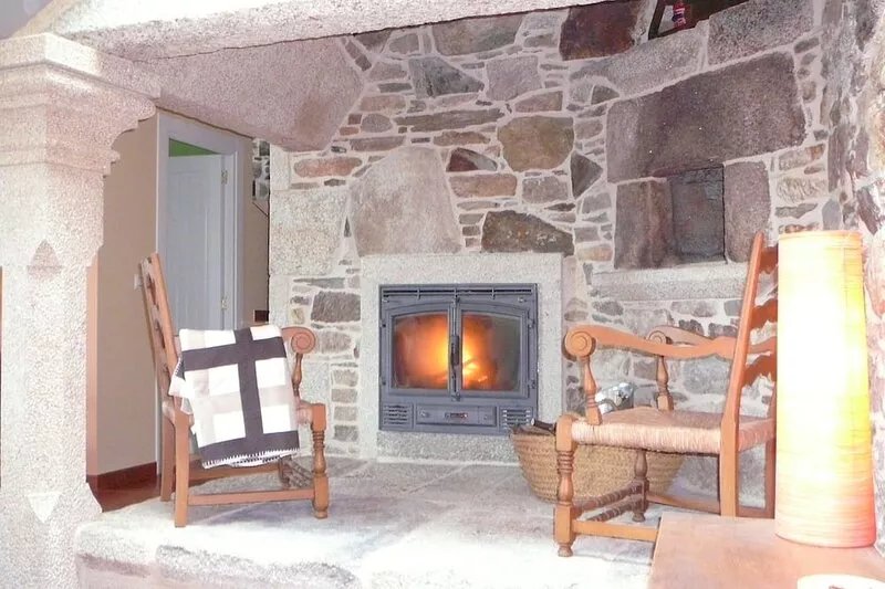CASA OSRONCAIRO-VILLA WITH GARDEN IN COSTA DA MORTE GALICIA
