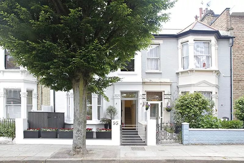 Two bedroom flat with large private balcony 3