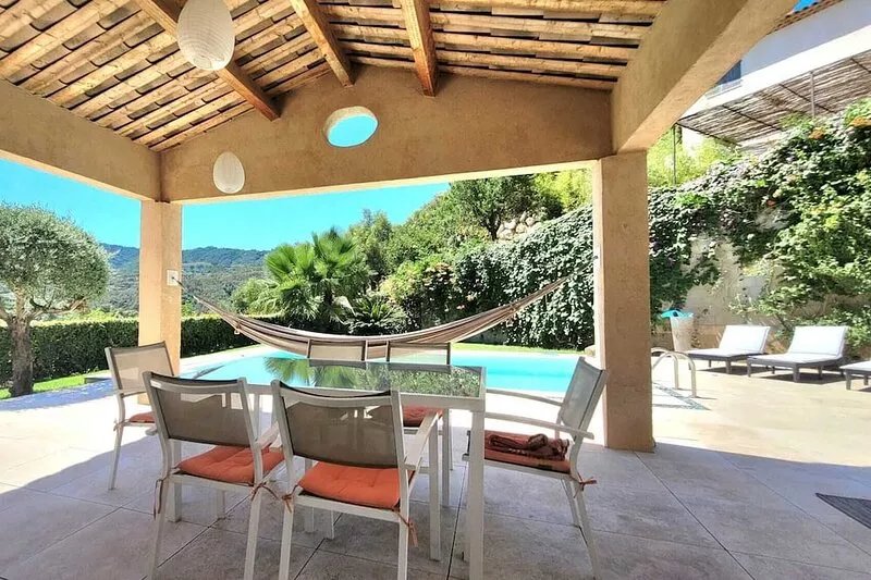Contemporary villa with swimming pool - haven of peace