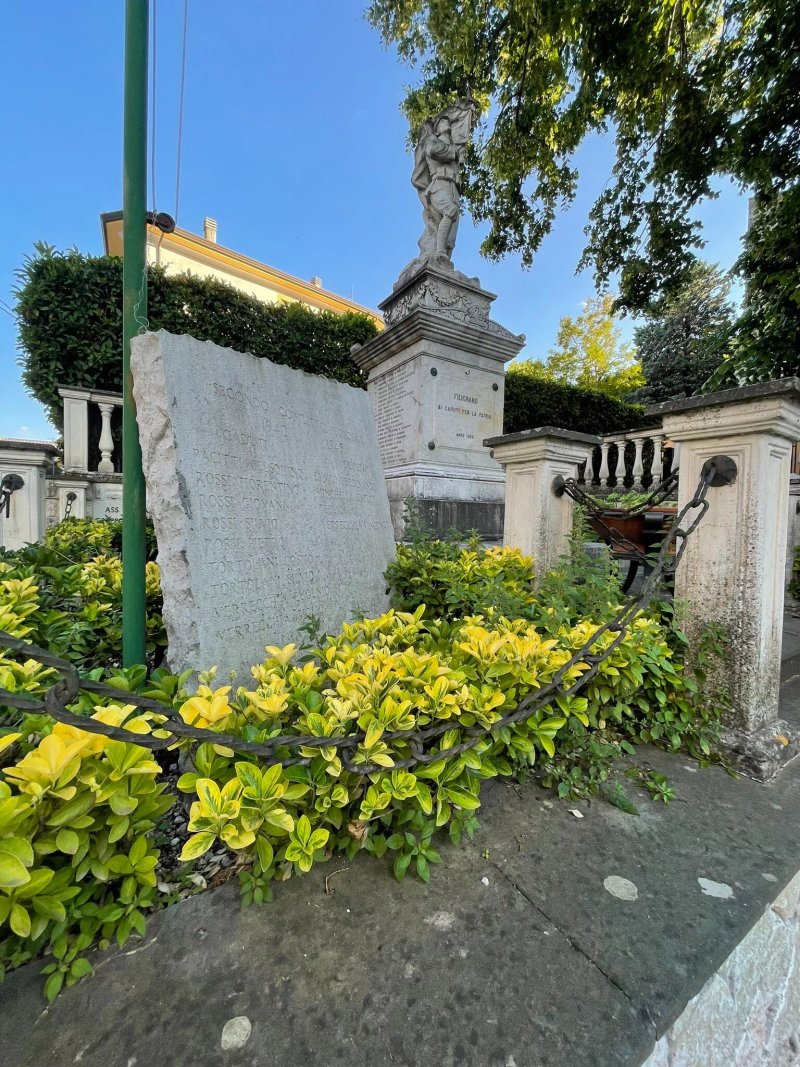 Monumento Alla Memoria Dei Caduti