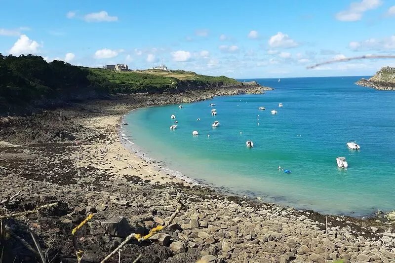 LA LANZARDIERE: the Doris 100m from Port-Mer beach
