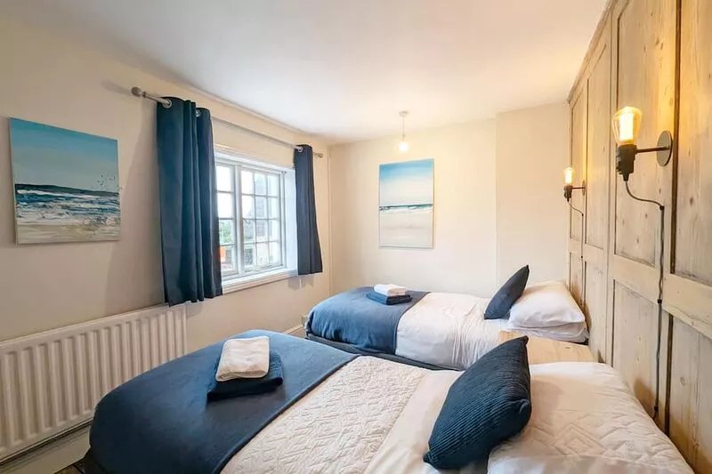 Spindrift - Arundel  - Traditional cottage sleeps 4 guests  in 2 bedrooms