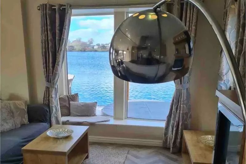Fable Lodge - Luxury lakeside lodge with sunken hot tub at Tattershall Lakes