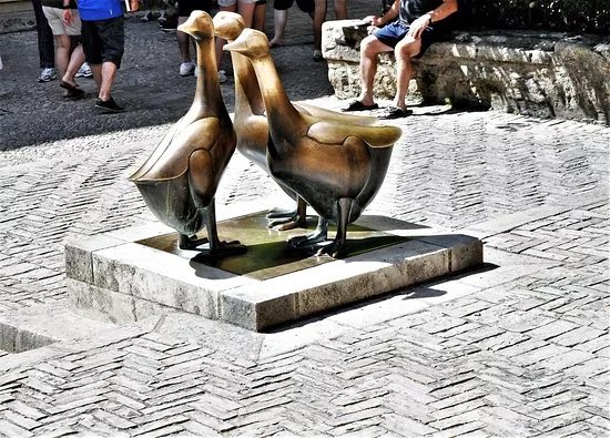 Statues des Trois Oies