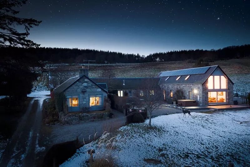 The Eagle's Nest - large luxury lodge with hot tub, sauna and bbq hut