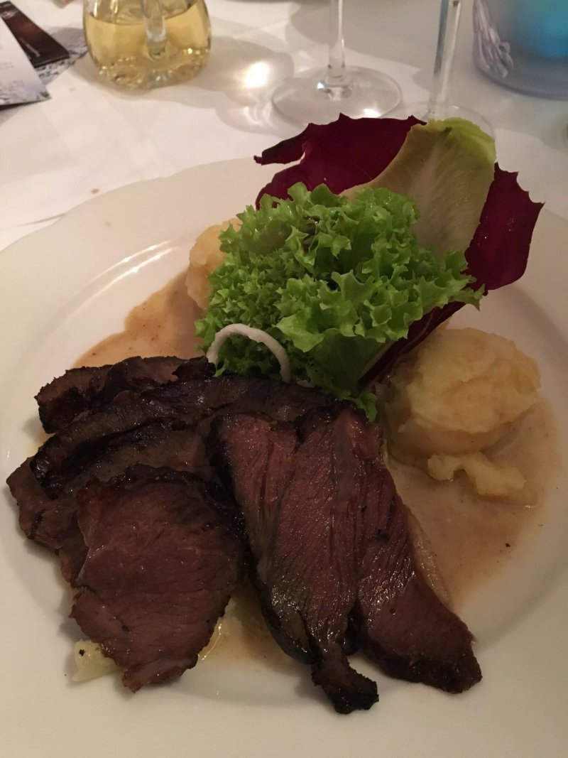 Zur Burg Biergarten