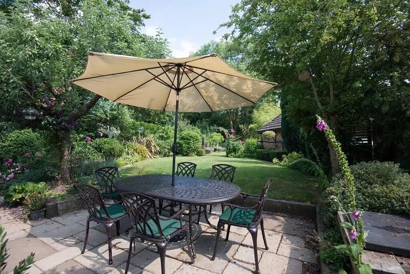 Lovely cottage & garden.  5 min drive from Paultons Park, home of Peppa Pig