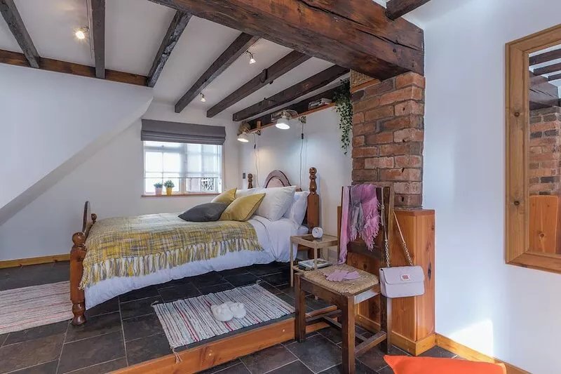 Circa 1801, bursting with character, beams, quirkiness, light, history