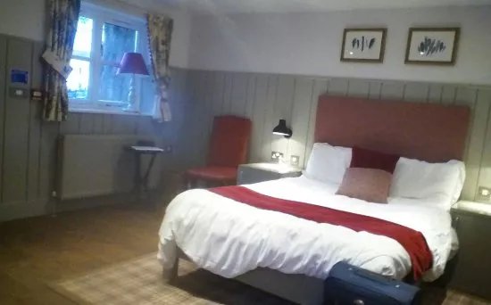 The Crown Pub & Dining
