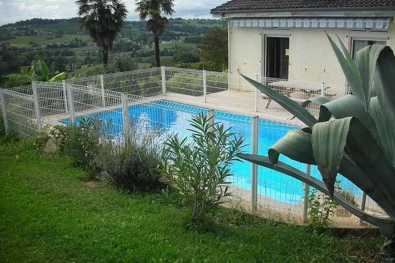 Private swimming pool - Panoramic view of the Pyrenees
