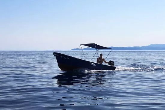 Rent a boat Arta - Explore Hvar bays & Pakleni islands