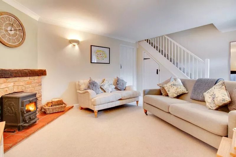 Lion Cottage - Three Bedroom House, Sleeps 5
