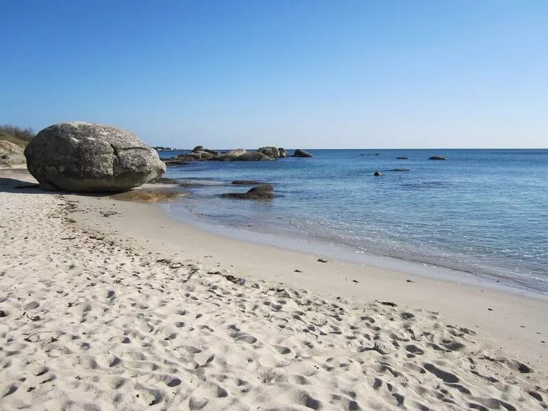 Great house on land of 1000m2, 150m from the beach, 4 bedrooms, WIFI, TV SAT