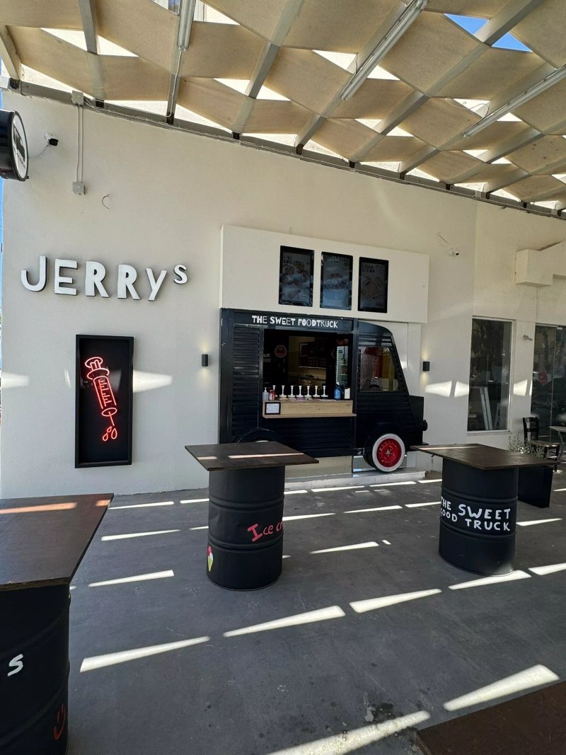 Jerry's Τhe Sweet Foodtruck - Santorini