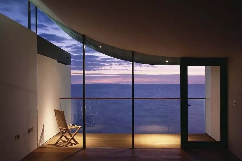 2: Apartment with Magnificent Sea Views