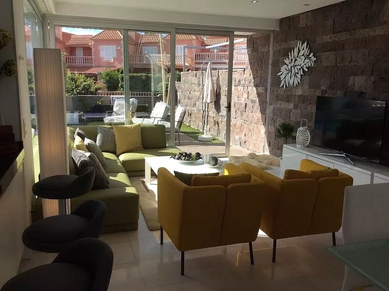 Ultra Modern Villa, with Private heated Pool, Fully Air-Conditioned