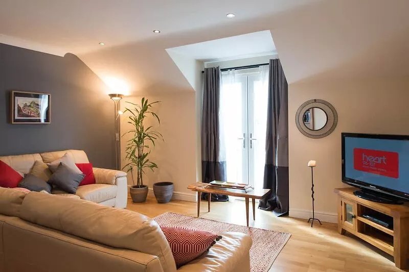 Tides Reach: Two bedroom apartment Rhosneigr, 150m to beach