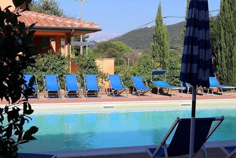 Casa Aliade E: A welcoming apartment that is part of a villa surrounded by the