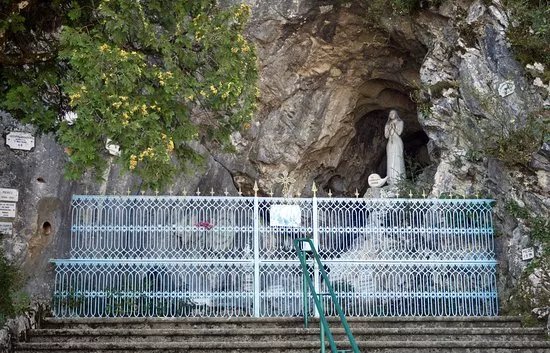 Grotte de Notre Dame du Lac
