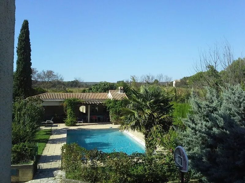 Large independent apartment of 100 m2 on the ground floor of a villa with