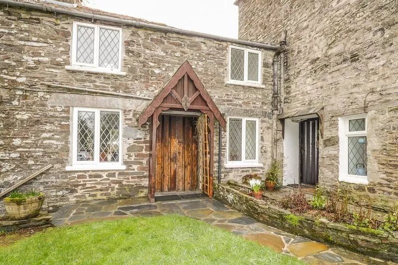 MILL COTTAGE, family friendly, character holiday cottage in Tintagel