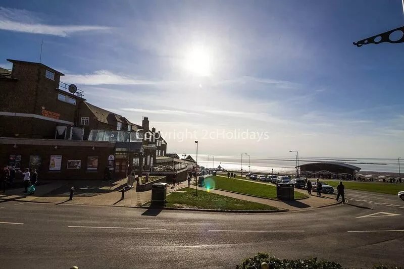 Spacious caravan for hire in Hunstanton at Manor Park Holiday Park ref 23047B