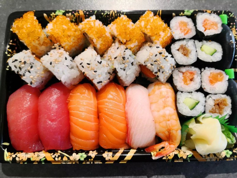 Sushi Bar & Cafe Uramakiya