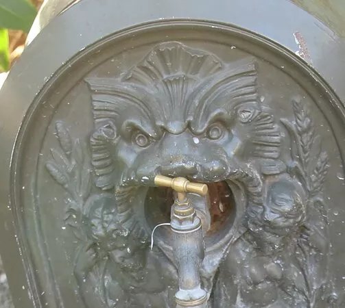 Borne Fontaine D'achille Cadet