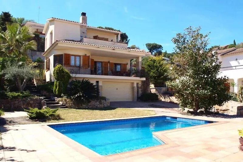 HOUSE WITH SEA VIEWS WITH PRIVATE POOL AND LARGE GARDEN