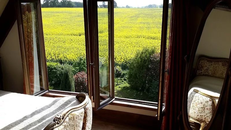 RENOVATED 18C TRADITIONALLY FURNISHED FARMHOUSE IN PEACEFUL & RELAXING GARDENS