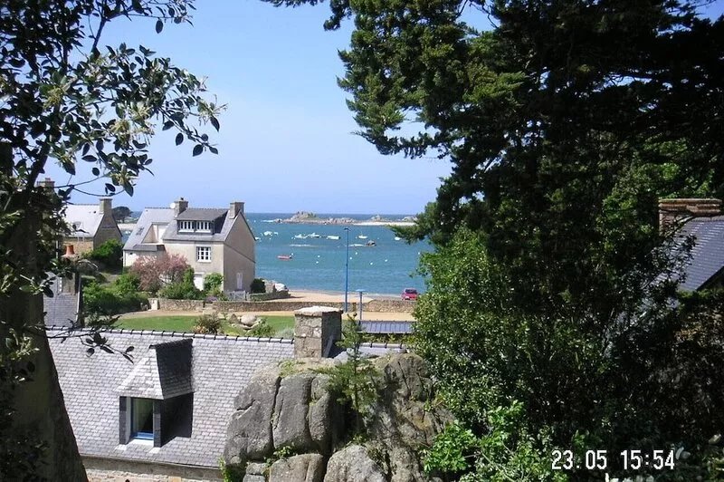 Contemporary house with panoramic seaside view over the CÙte de Granit Rose