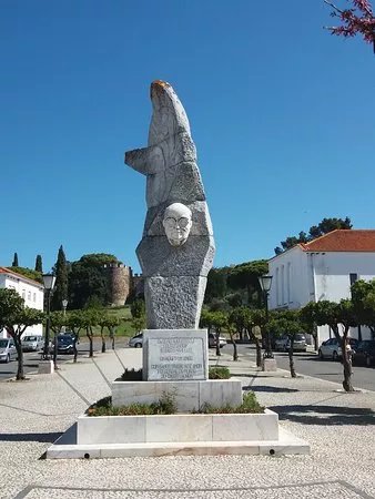 Escultura de Homenagem a Doutor Couto Jardim