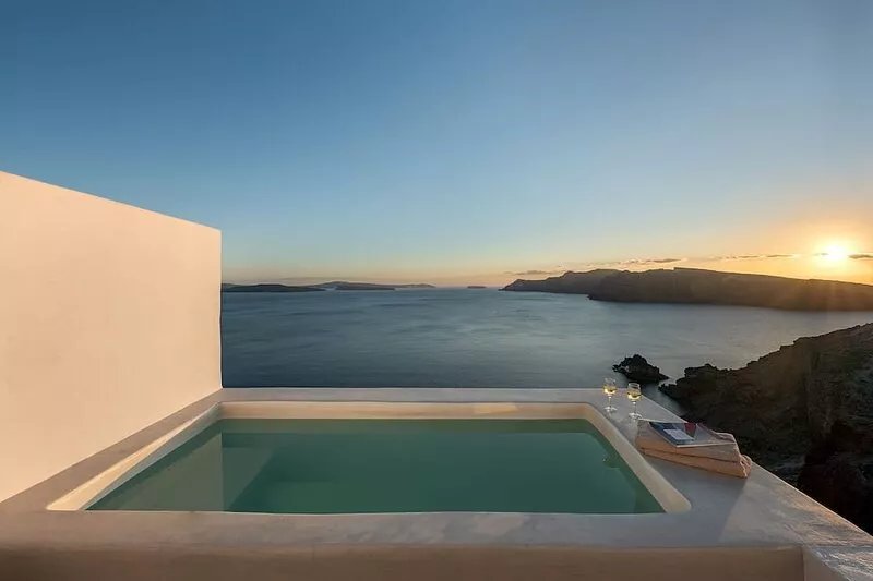 Big Blue Villa with Hot tub and Sea View by Caldera Houses