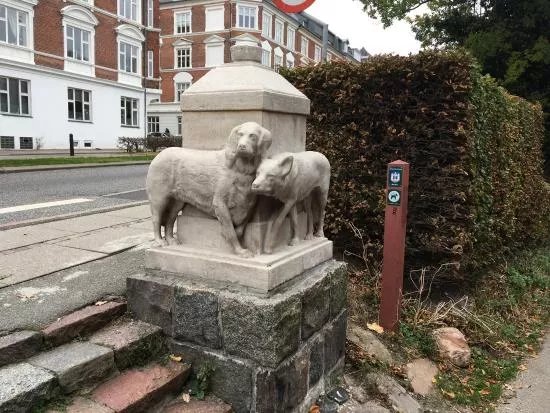 Hunderelief