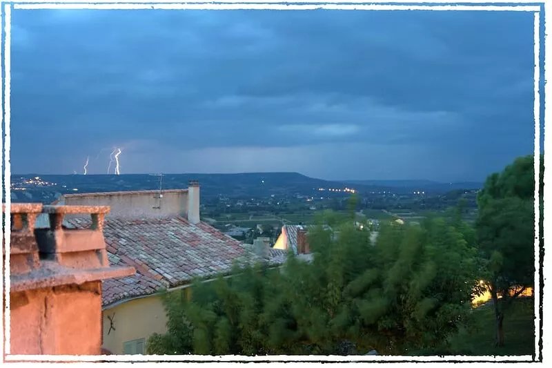 Charming Hilltop Accommodation With Outstanding Views