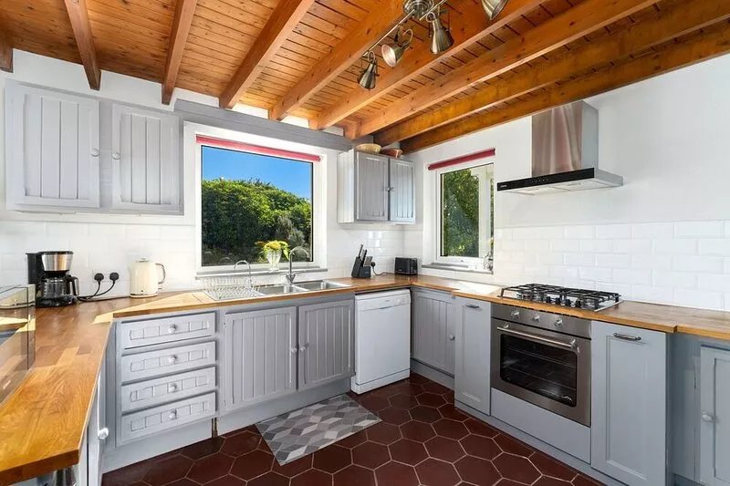 Cottage 435 - Clifden - sleeps 6 guests  in 3 bedrooms